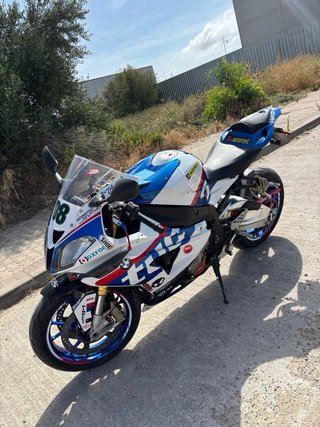 BMW S1000RR Deportiva Azul y Blanca