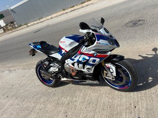 BMW S1000RR Deportiva Azul y Blanca