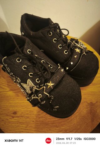 Zapatos negros efecto vaquero