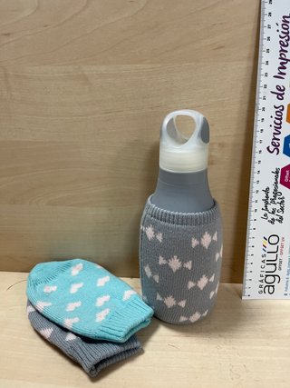 Botella infantil con fundas de punto