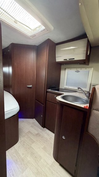 AUTOCARAVANA ROLLER PREMIUM / CAMA TECHO ELECTRICA