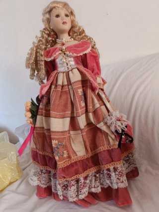 Muñeca de porcelana antigua