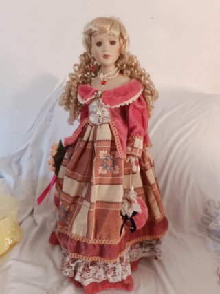 Muñeca de porcelana antigua