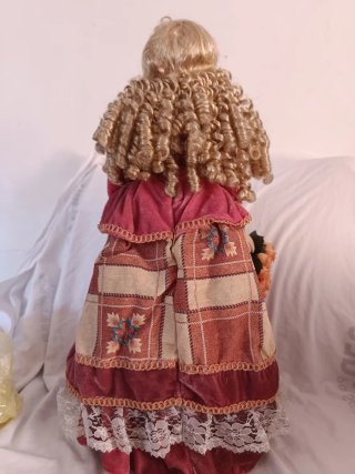 Muñeca de porcelana antigua