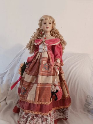 Muñeca de porcelana antigua