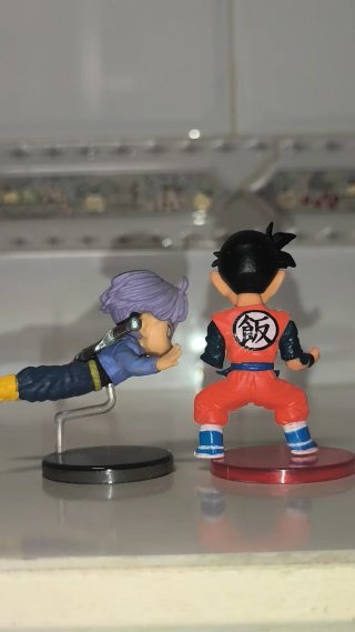 Figuras Trunks y Gohan
