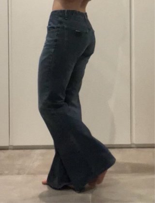 Pantaloni jeans a campana