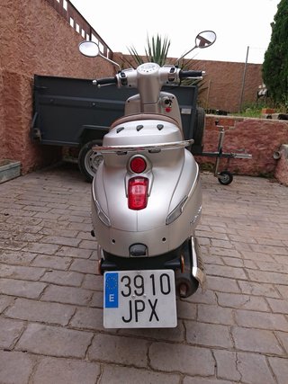 Alquiler Moto Scooter 125cc Automática