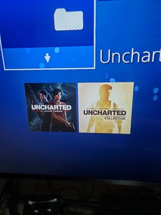 PS4 Slim 1TB Negra + Juegos  dos mandos y cargador
