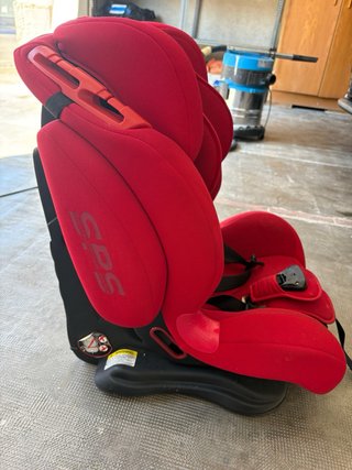 Silla de coche para bebé color rojo