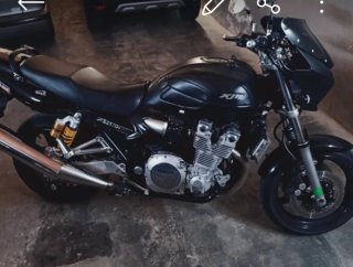 Yamaha XJR 1300 Negra