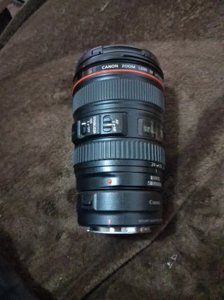 Se trata de un objetivo Canon EF 24-105mm f/4L IS