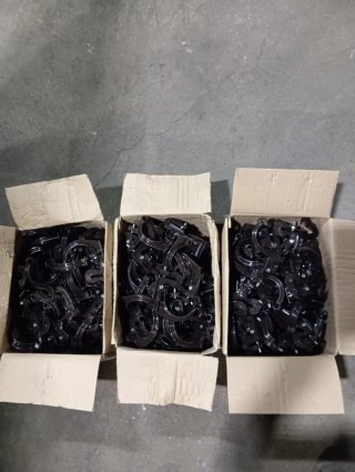 Lote de 150 unds Ganchos canalón PVC marrón