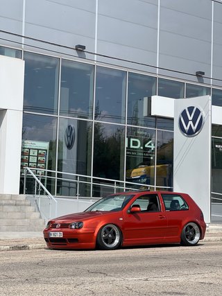 Volkswagen Golf r32