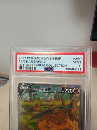 Carta Pokémon Charizard V PSA 9 MINT
