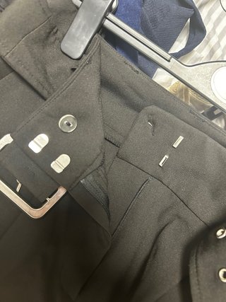 Pantaloni neri da donna con cintura