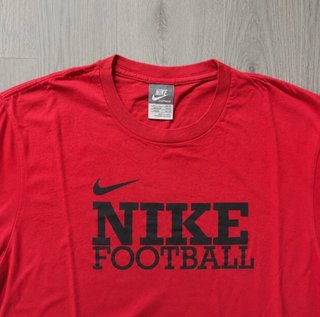 T-Shirt Nike Football Vermelha Vintage