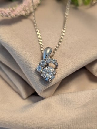 Collar de plata con circonitas