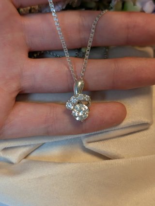 Collar de plata con circonitas