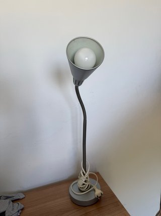 Lámpara de escritorio gris metal
