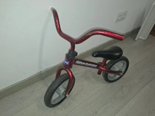 Bicicleta de aprendizaje Chicco Roja