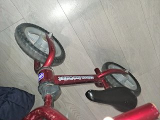 Bicicleta de aprendizaje Chicco Roja