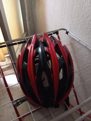 Casco de bici rojo