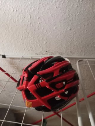 Casco de bici rojo