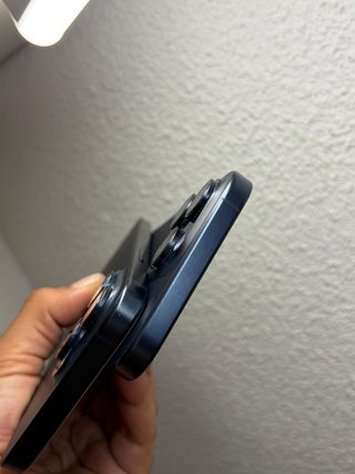 iPhone 15 Pro Max 94% y 87% Batería