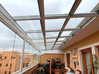 Pérgola con techo móvil
