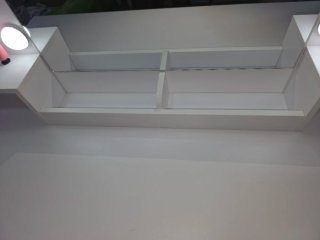 Tocador blanco con espejo y luces