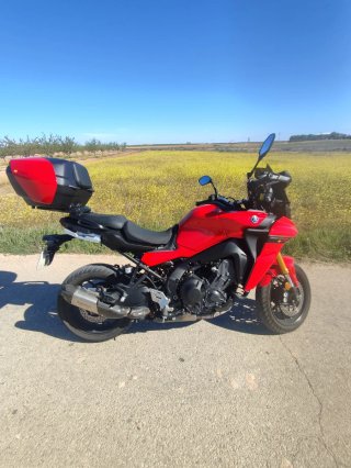 Yamaha Tracer 9 GT Roja
