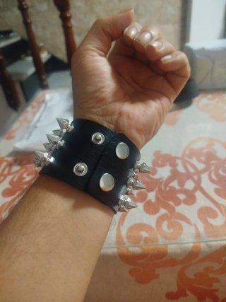 Pulsera Punk con Tachuelas Plateadas