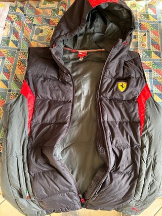 Gilet Scuderia Ferrari nero e rosso