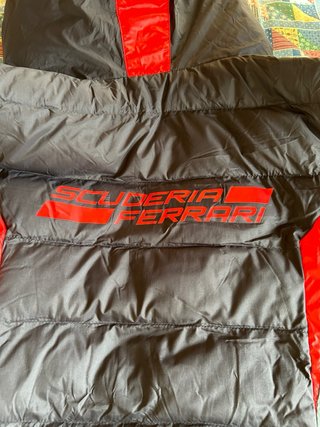 Gilet Scuderia Ferrari nero e rosso