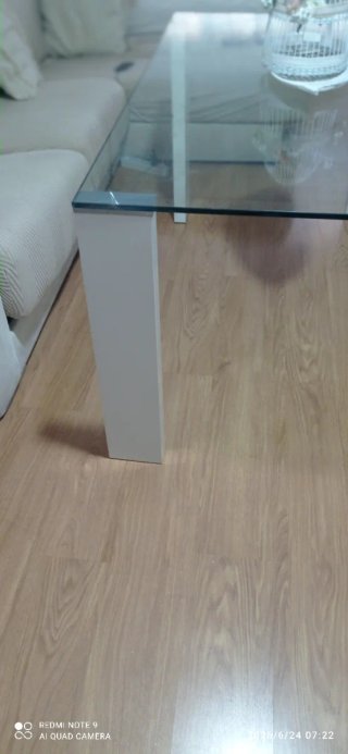 Mesa de cristal y madera