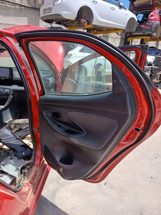 PUERTA TRASERA DERECHA Toyota Yaris (XP21)(2020->)