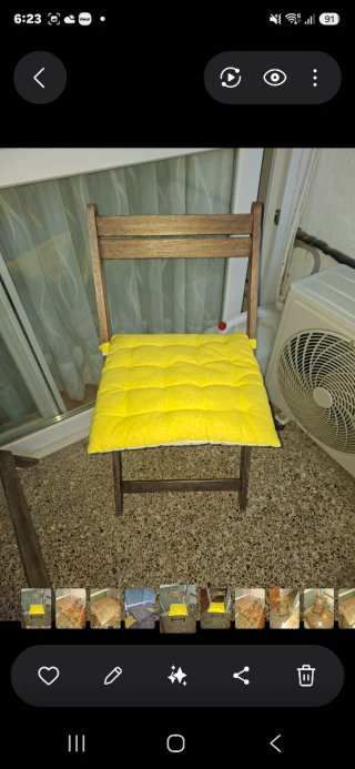 Mesa y sillas de madera gris d exterior e interior