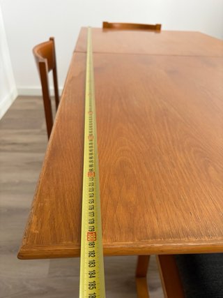 Mesa extensible + 4 sillas (madera maciza).