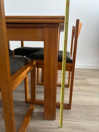 Mesa extensible + 4 sillas (madera maciza).