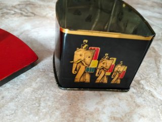 Caja antigua decorada