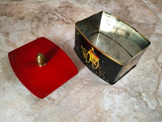 Caja antigua decorada