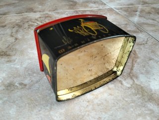 Caja antigua decorada