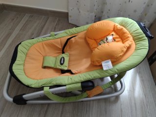 Mecedora Jane verde y naranja