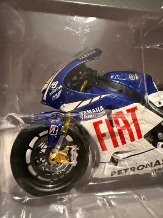 Yamaha YZR-M1 GP 2009 Valentino Rossi 1:12