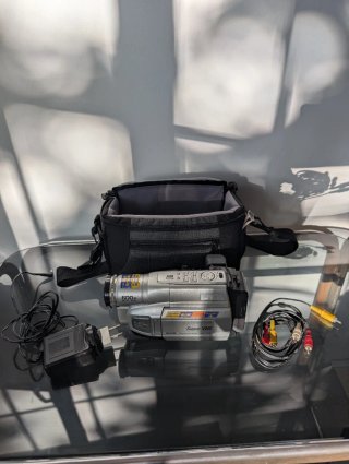 Videocámara JVC Super VHS con bolsa y cargador