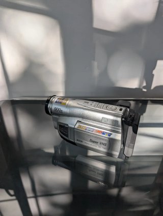 Videocámara JVC Super VHS con bolsa y cargador
