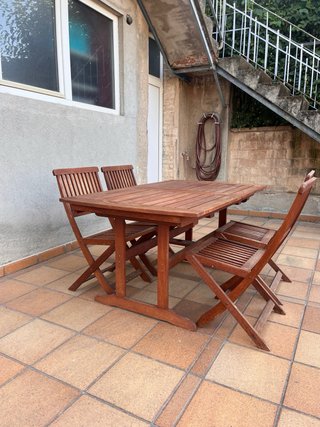 Mesa y 4 sillas de madera exterior