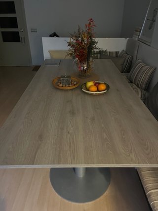 Mesa de comedor moderna madera y metal
