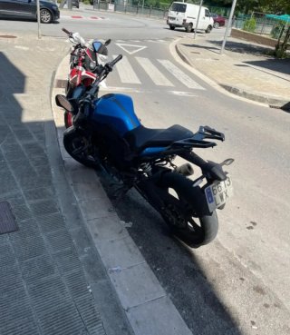 Zontes ZHR Moto Naked Negra y Azul